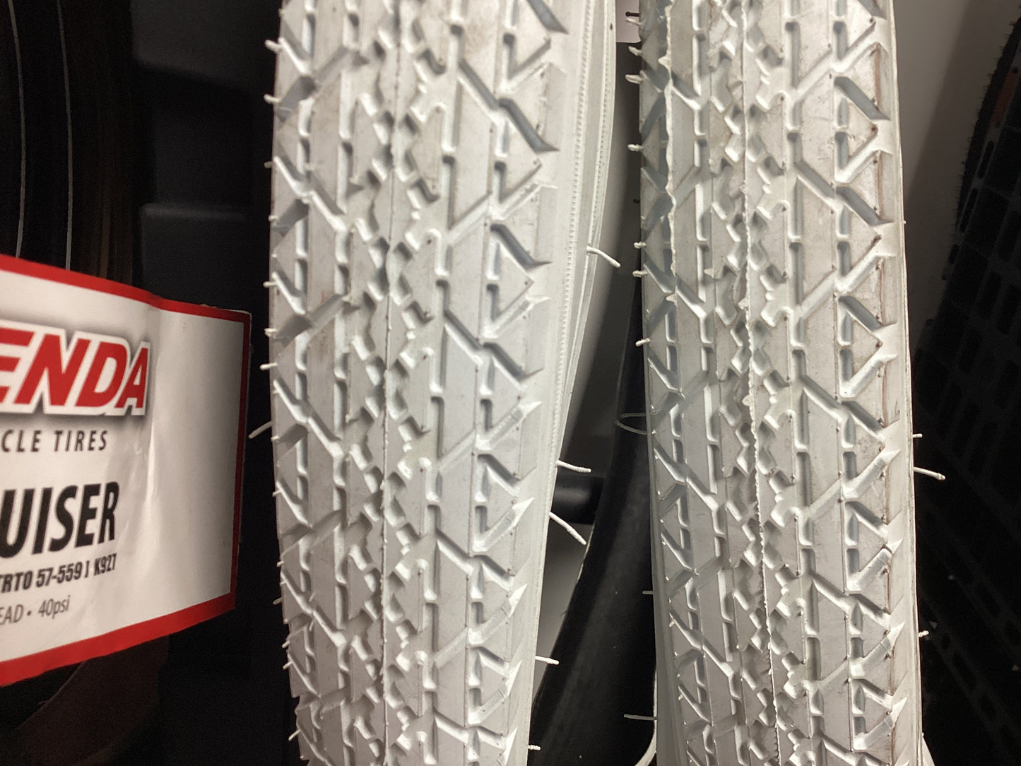 Hong Yang 26x2.125 tire white