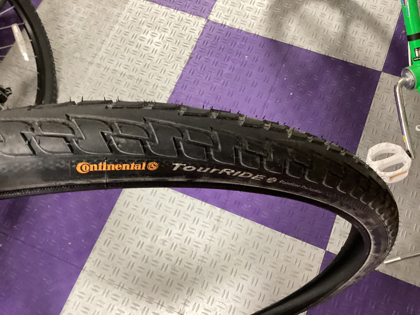 Continental tourRIDE 28x1.6 tire