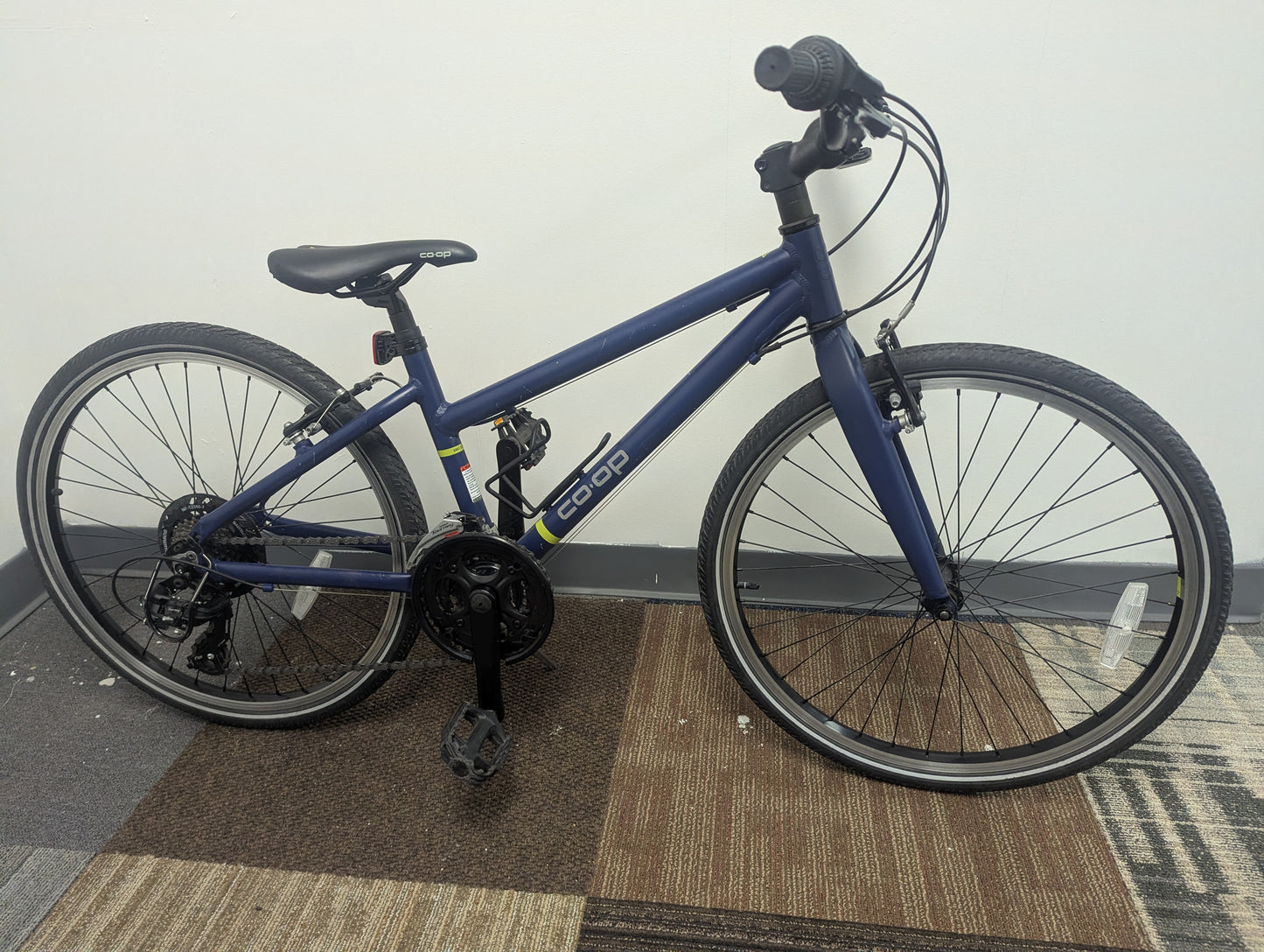 REI CO-OP 24" Kids Bike Green Blue