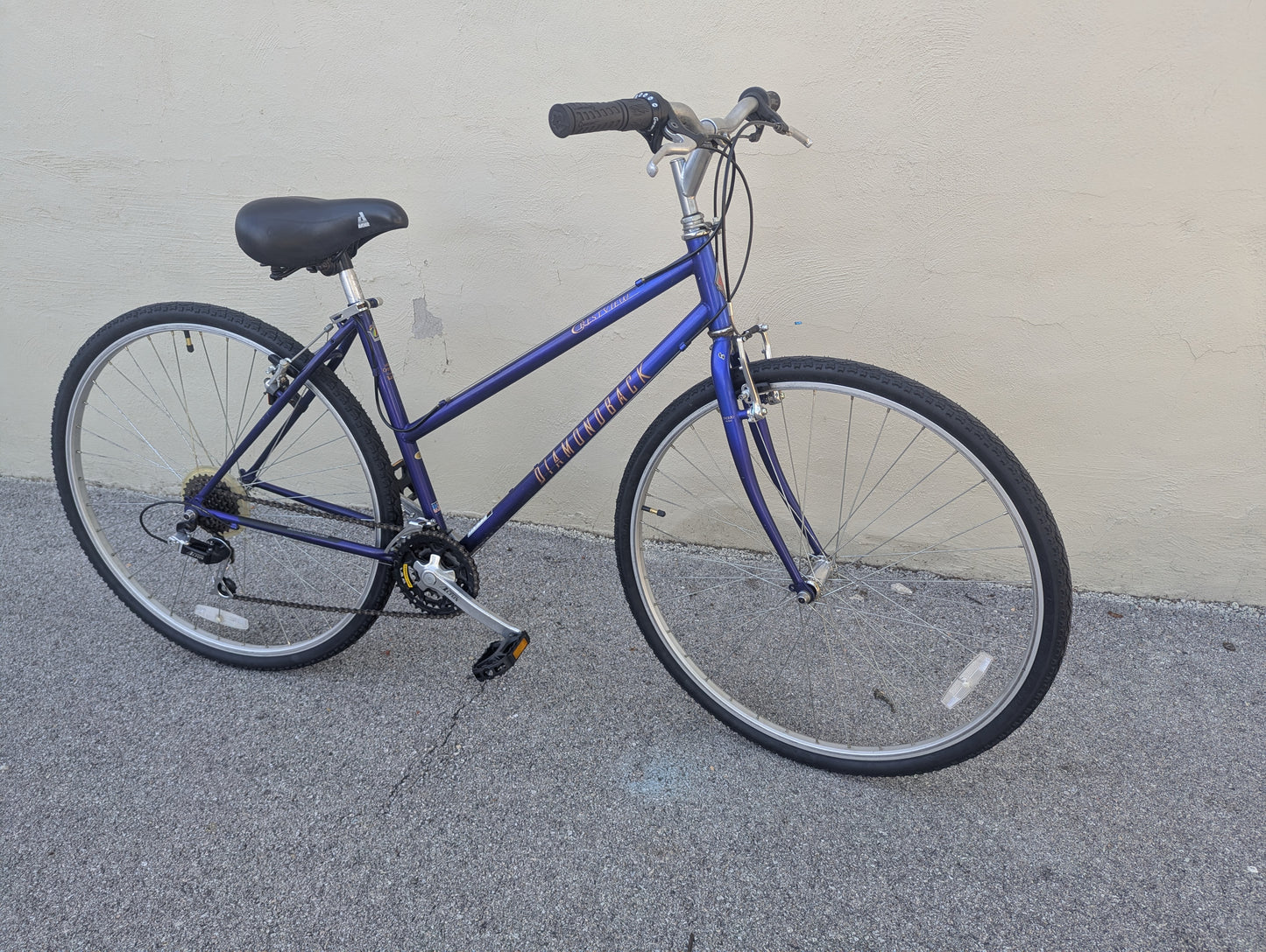 Diamondback Crestview 21 speed hybrid Bike
