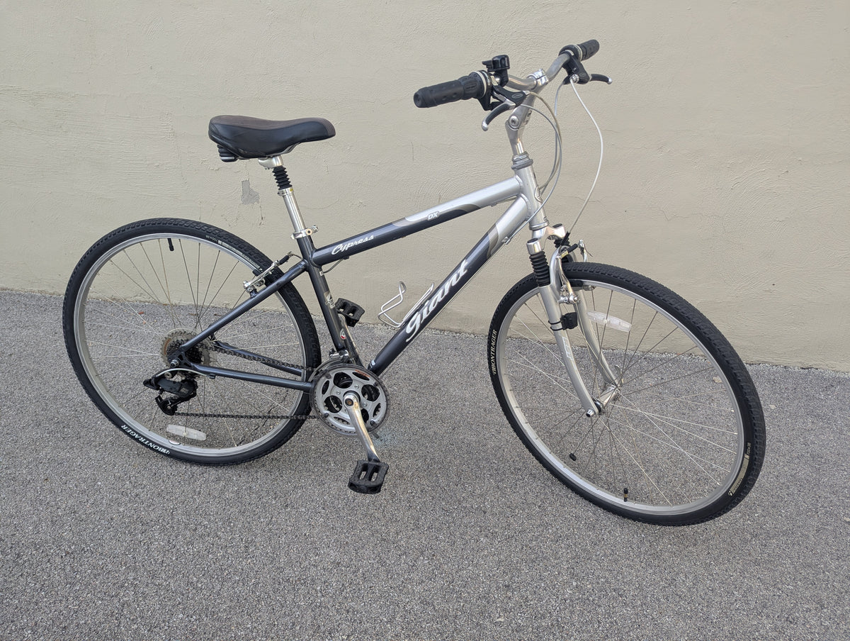 Giant Cypress 21-speed Hybrid Bike