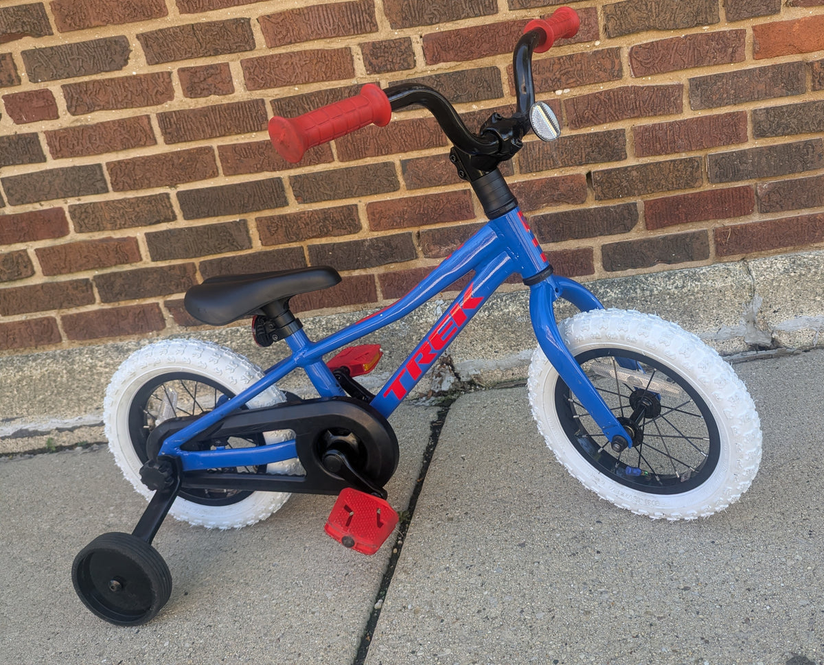 Trek Precaliber 12” Kids Bike w. Training Wheels