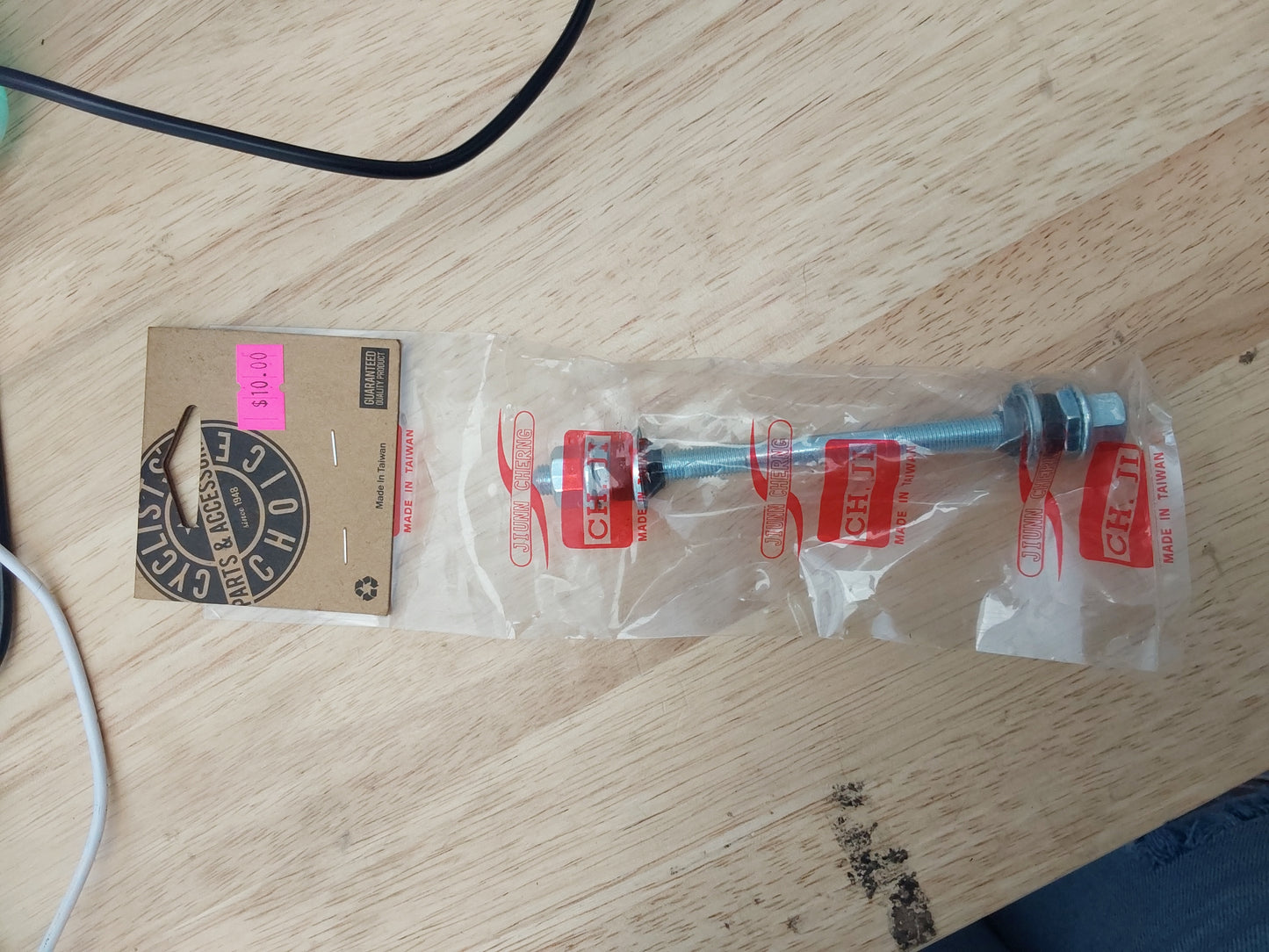 FRONT AXLE SET 5/16x140mm SOLID W/DUST CAP