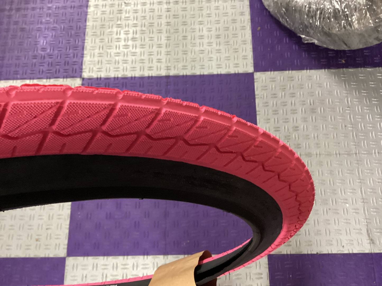 Theory 20x2.4 pink tire