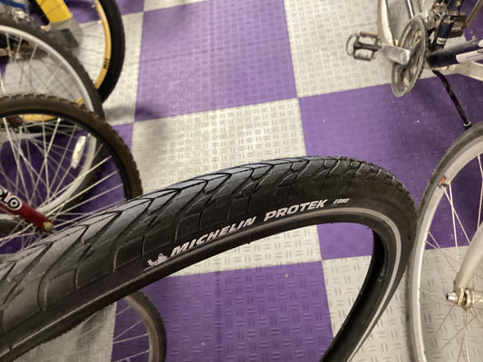 Michelin protek 26x1.4 reflective tire