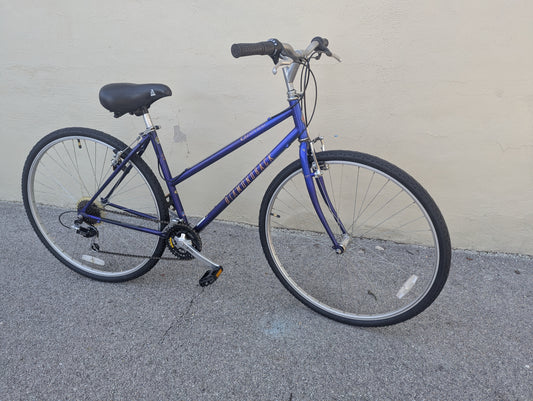 Diamondback Crestview 21 speed hybrid Bike
