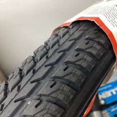 Kenda Kourier 700x40 tire