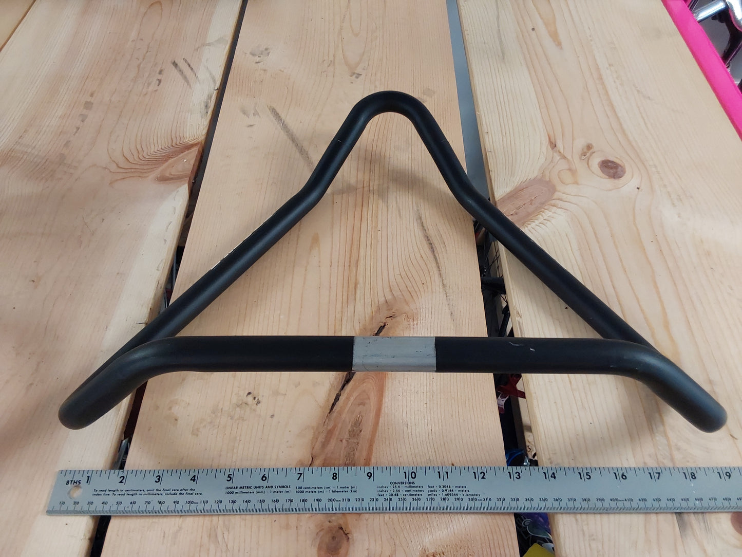 Profile for speed triangular road bike handlebars
